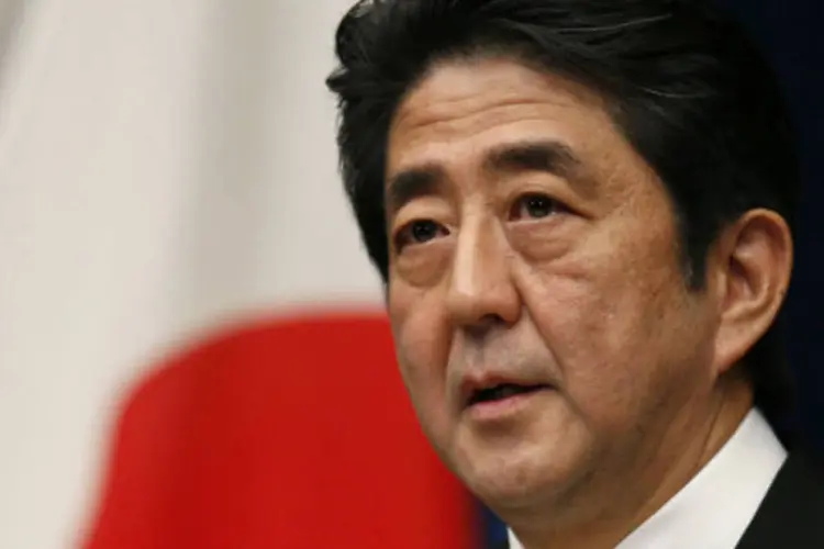 Shinzo Abe: "Acima de tudo, a tarefa urgente é derrotar a deflação", disse o primeiro-ministro japonês em uma reunião de autoridades do governo e partidos governantes (REUTERS/Toru Hanai)