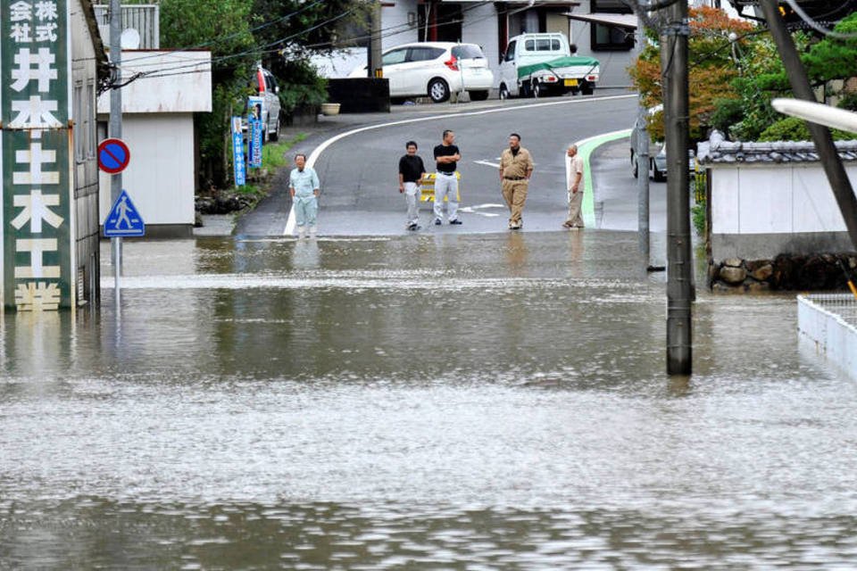 Tufão Malakas deixa feridos e inundações em regiões do Japão