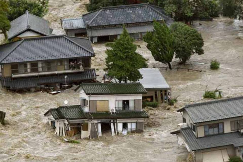 10 imagens dramáticas das enchentes diluvianas no Japão