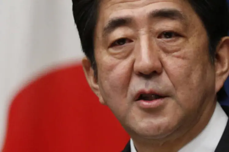 
	Premi&ecirc; japon&ecirc;s, Shinzo Abe: fontes do governo disseram que Abe pediu estudo sobre a redu&ccedil;&atilde;o do imposto corporativo como forma de aliviar o fardo sobre as empresas japonesas e atrair investimento estrangeiro
 (Issei Kato/Reuters)