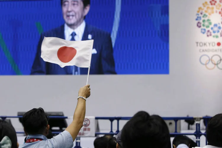 O primeiro-ministro do Japão, Shinzo Abe, tenta minimizar as preocupações em relação ao risco de contaminação nuclear a partir da central de Fukushima (REUTERS/Toru Hanai)