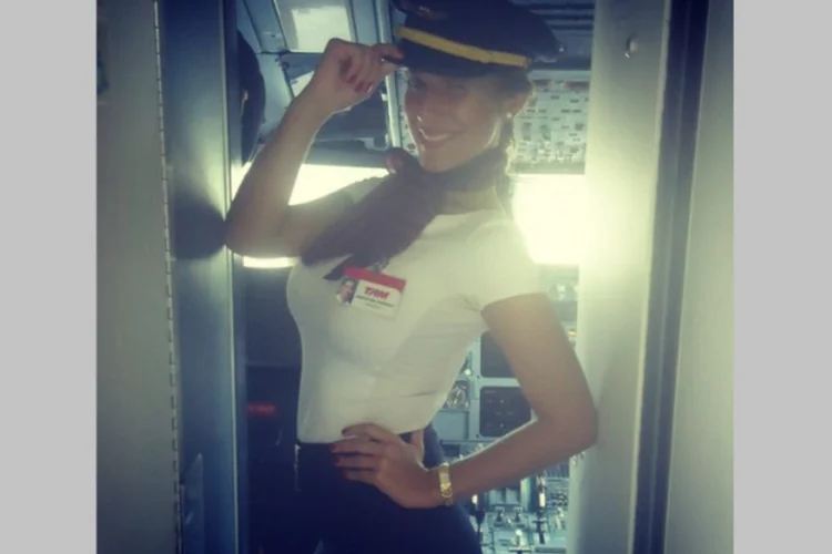 Jaqueline Jatai: “ser aeromoça era um sonho. Lutei e consegui, mas não foi fácil" (Reprodução/Instagram)
