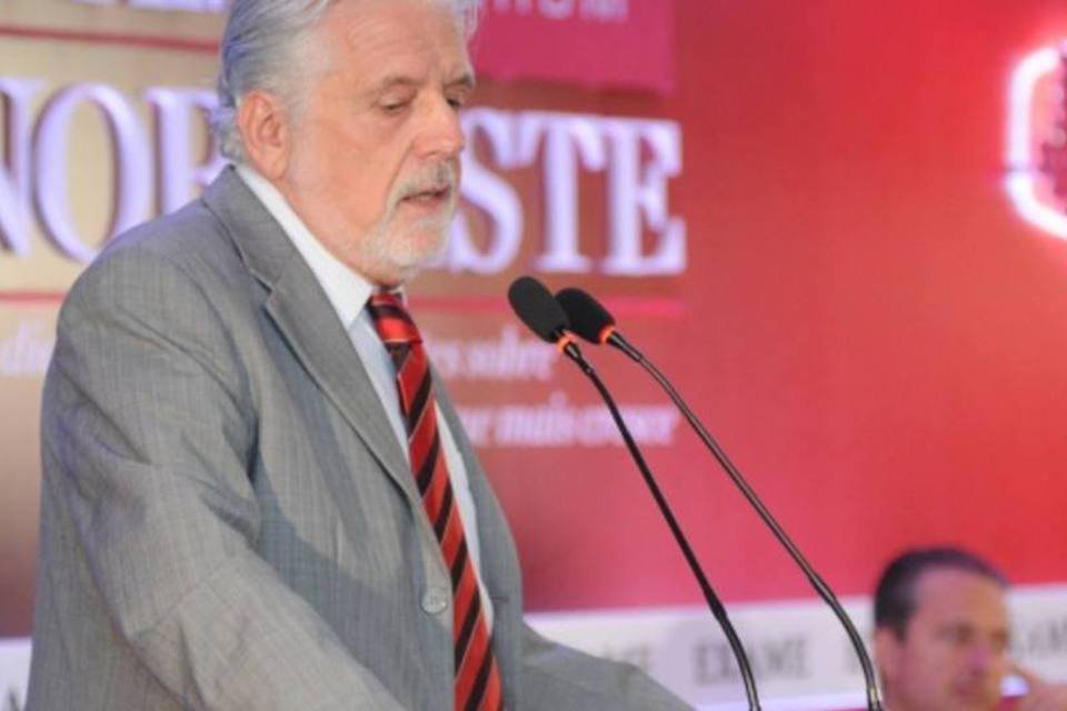 Jaques Wagner e ACM Neto trocam farpas durante carnaval