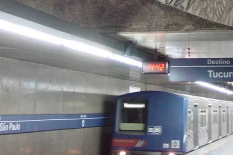 Segundo o metrô, uma porta de um dos vagões apresentou falha às 7h43 (Divulgação/Veja SP)