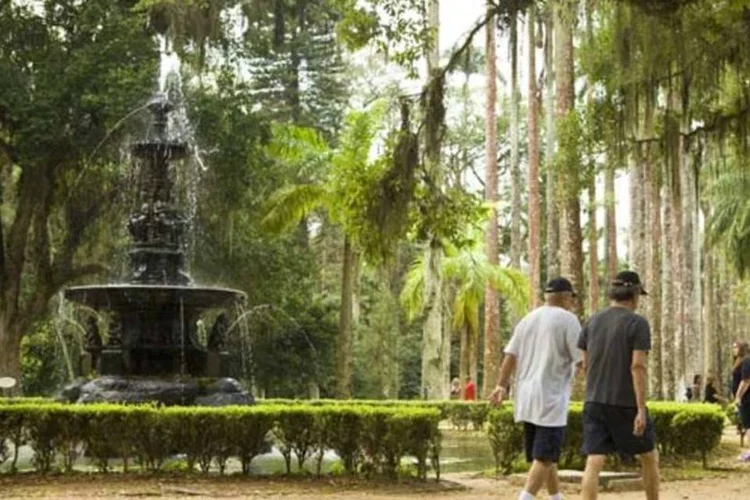 
	Parques nacionais:&nbsp;Com uma m&eacute;dia de 98 mil visitantes por ano, o Parque Nacional do Itatiaia &eacute; apontado como unidade fundamental para a prote&ccedil;&atilde;o de diversos cursos d&acute;&aacute;gua.
 (Fernando Lemos/Veja Rio)