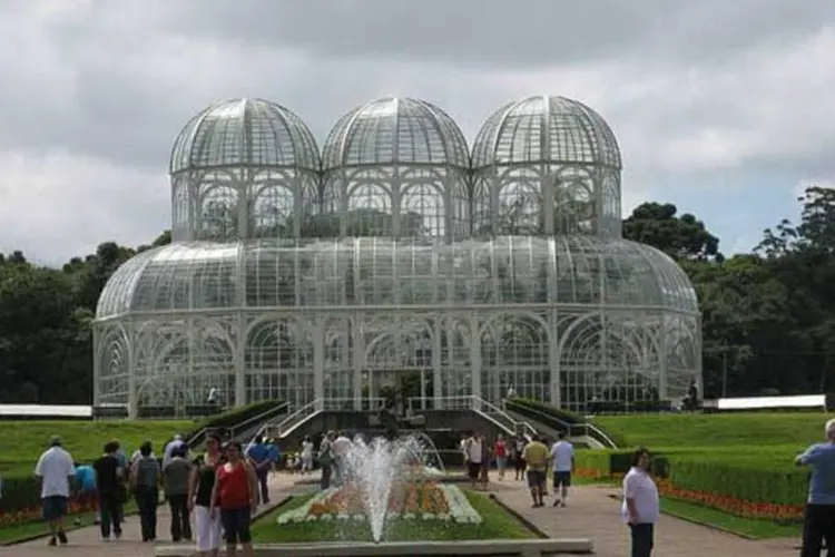 O jardim botânico de Curitiba, cartão postal da cidade eleita a mais verde da América Latina (Thomas Koch Boras/Wikimedia Commons)