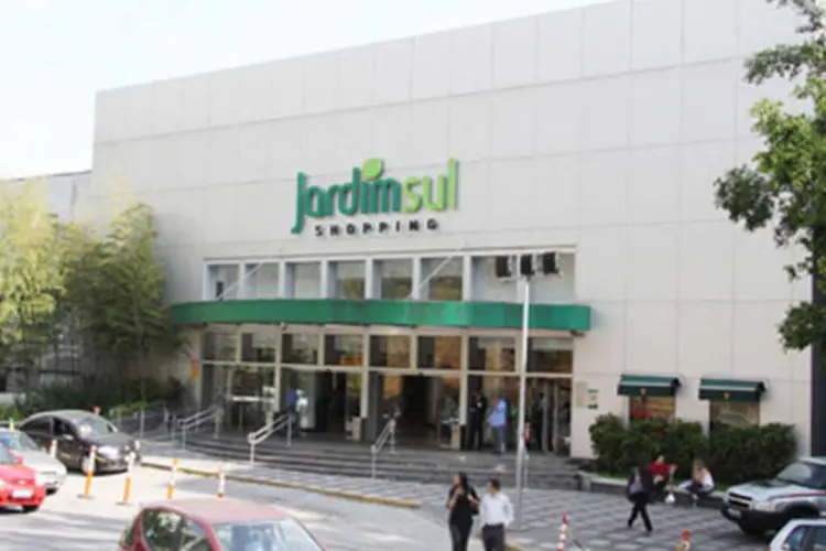 
	Jardim Sul: shopping foi evacuado por volta das 17h30 e todas as &aacute;reas de acesso bloqueadas com grades
 (Divulgação)