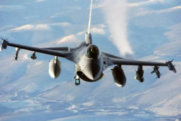 
	EUA: &quot;deixamos claro que os avi&otilde;es americanos defenderiam as tropas em terra se fossem amea&ccedil;adas&quot;, acrescentou
 (JONATHAN SYNDER/AFP)