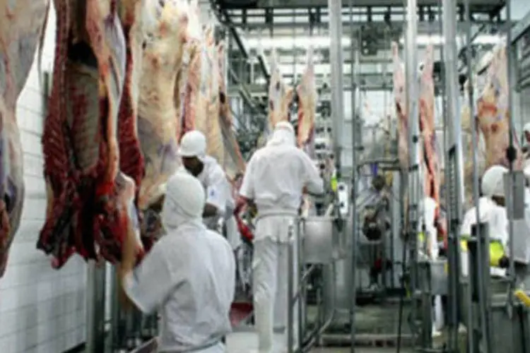 
	Frigor&iacute;fico da JBS: a empresa &eacute; maior processadora de carnes do mundo
 (Divulgação)