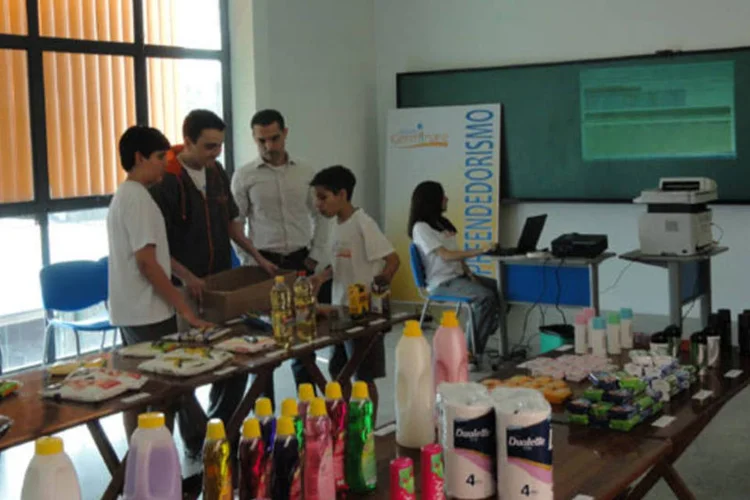 Aula na escola Germinare, da JBS: simulação de um supermercado para entender a carga tributária (Priscila Zuini)