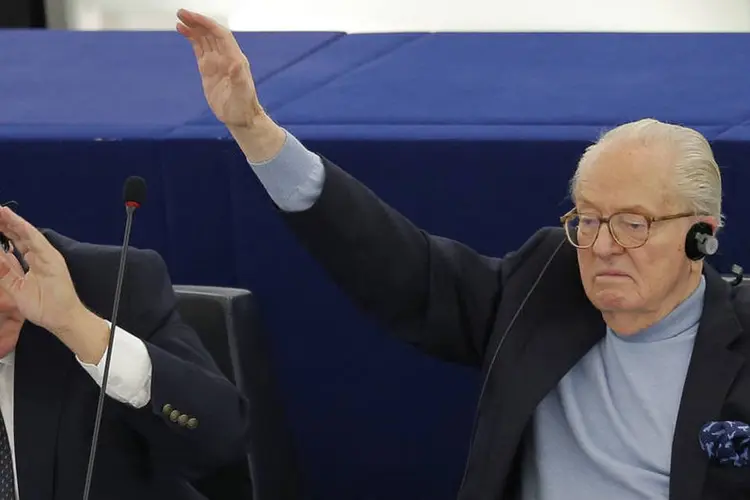 
	Extrema direita francesa: Jean-Marie Le Pen congratulou na r&aacute;dio RTL a &ldquo;vit&oacute;ria da Frente Nacional&rdquo;, definida como &ldquo;uma vit&oacute;ria da Fran&ccedil;a&rdquo;
 (Vincent Kessler / Reuters)