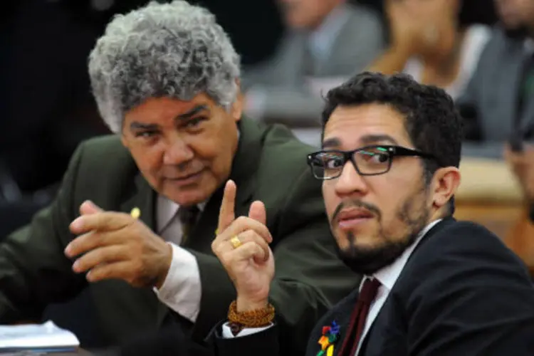 Os deputados do PSOL Chico Alencar, que ficou em segundo na votação do prêmio Congresso em Foco, e Jean Wyllys, o primeiro colocado (Agência Brasil)