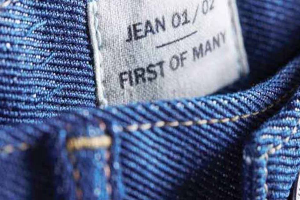 Levi's faz 1º jeans com camiseta velha — e isso é incrível