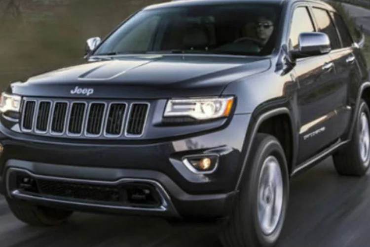 
	Jeep Grand Cherokee 2015: modelo apresenta problemas na fia&ccedil;&atilde;o de luz do quebra-sol
 (Divulgação/Jeep)