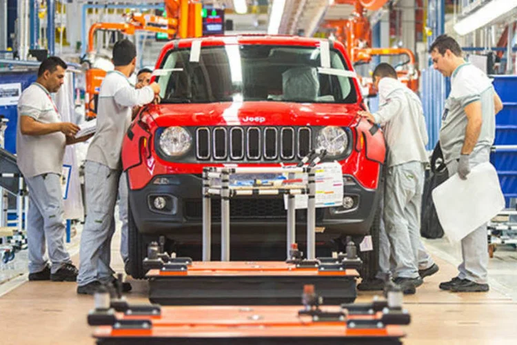 
	Jeep Renegade em f&aacute;brica da Fiat: Dos novos empregos, 600 ser&atilde;o criados na f&aacute;brica Melfi da FCA, que produz o Fiat 500X e Jeep Renegade
 (Divulgação)