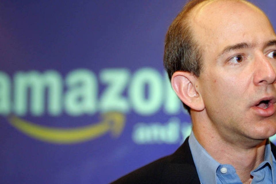 Jeff Bezos vende 1 milhão de ações e fica um pouco mais rico