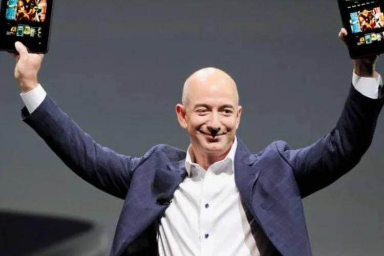 
	Jeff Bezos, CEO da Amazon: companhia deve lan&ccedil;ar smartphones no meio do ano
 (Gus Ruelas/Reuters)