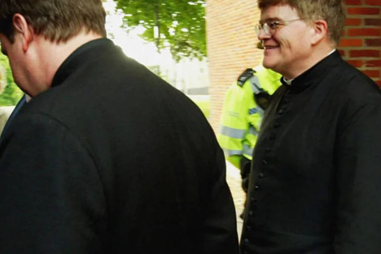
	Jeffrey John, sacerdote solteiro e homossexual: a ordena&ccedil;&atilde;o de sacerdotes gays &eacute; pol&ecirc;mica desde que Jeffrey John, celibat&aacute;rio, foi nomeado bispo de Reading
 (Graeme Robertson/Getty Images)