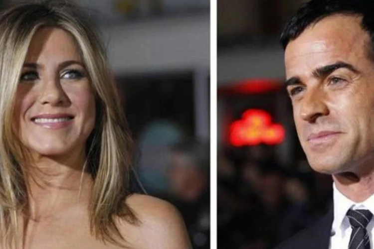 Montagem fotográfica mostra atores Jennifer Aniston e Justin Theroux posando na estreia do filme “Wanderlust”, em cinema de Los Angeles (Mario Anzuoni/Reuters)