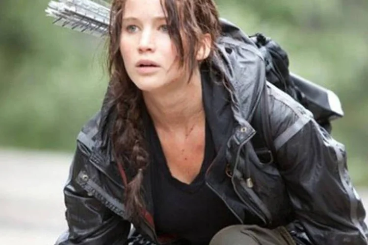 
	Jennifer Lawrence, no filme &quot;Jogos Vorazes&quot;: &quot;me impressionou seu magnetismo e poder de interpretar os pap&eacute;is de hero&iacute;na nos filmes de a&ccedil;&atilde;o&quot;, explicou o estilista Raf Simon
 (Divulgação)