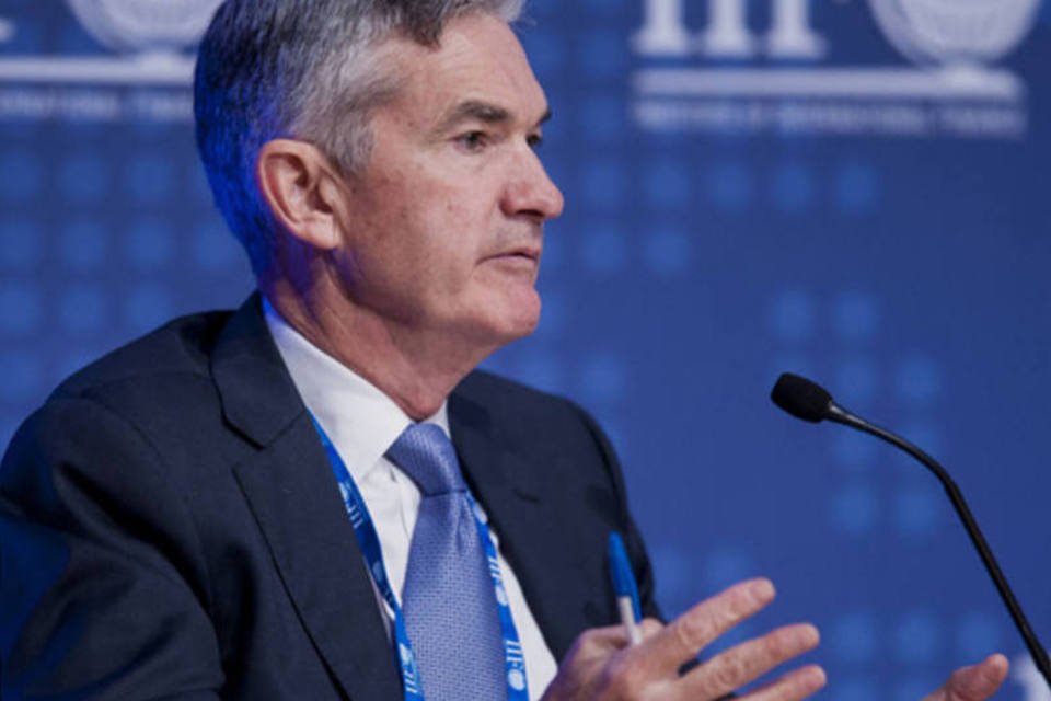 Powell, do Fed, vê riscos em remover expansão monetária