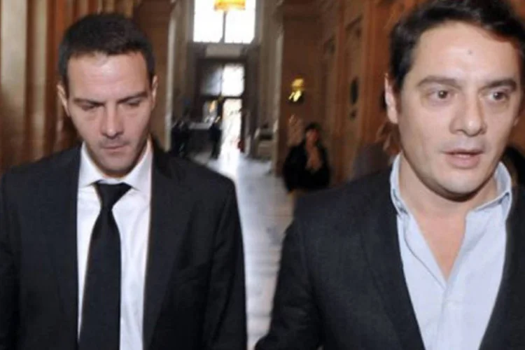 
	Jer&ocirc;me Kerviel e seu advogado David Koubbi: Kerviel custou ao Soci&eacute;t&eacute; G&eacute;n&eacute;rale 4,9 bilh&otilde;es de euros em perdas em 2008
 (Mehdi Fedouach/AFP)