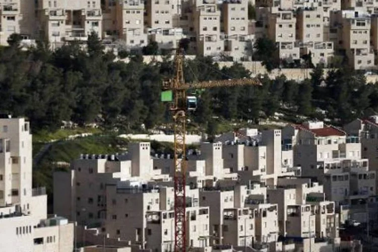 Vista geral da colônia de Har Homa, em Jerusalém Oriental: processo de licitação definirá a construção de 36 casas em Neve Yaakov e 41 em Pisgat Zeev (Thomas Coex/AFP)