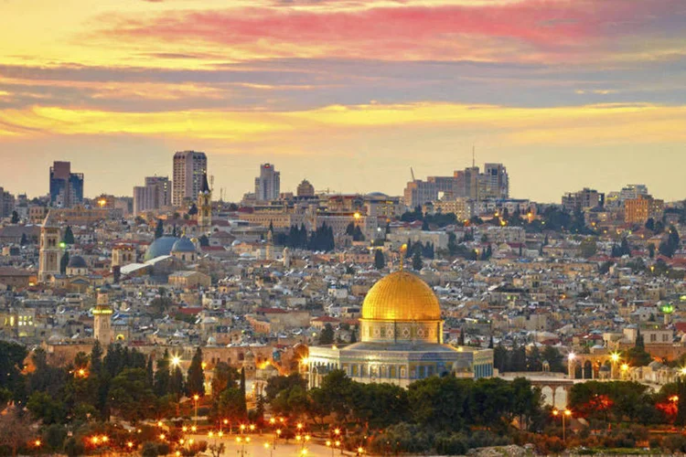 
	Jerusal&eacute;m: estreitas ruelas da cidade foram revistadas pela pol&iacute;cia israelense para proteger peregrinos
 (Thinkstock)