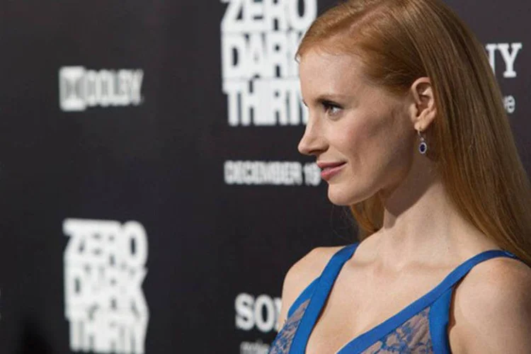 A atriz Jessica Chastain chega à première do filme "A Hora Mais Escura": a agente da CIA Maya é mostrada como uma incansável agente dedicada a seguir as pistas  (©afp.com / Paul A. Hebert)