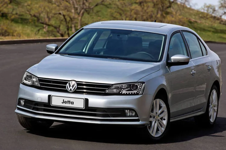 
	Jetta e Fusca: 2.414 unidades dos dois modelos importados do M&eacute;xico t&ecirc;m riscos de quebra do eixo do comando de v&aacute;lvulas do motor, o que pode dificultar a frenagem
 (Divulgação/Assessoria de imprensa da Volkswagen)