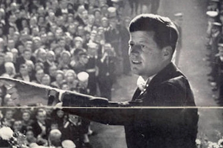 
	Kennedy: &quot;o pai dele esteve com Lee Harvey Oswald antes de ele atirar (em Kennedy). Ningu&eacute;m menciona, mas eu acho que &eacute; horr&iacute;vel&quot;, respondeu Trump
 (Reprodução)
