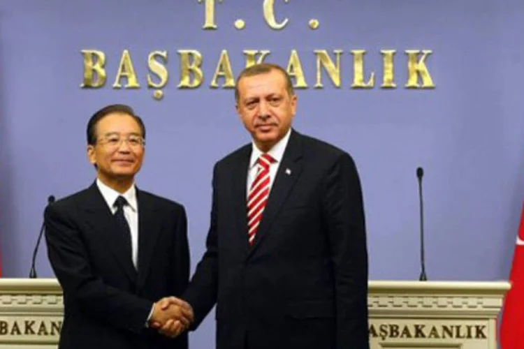 Recep Tayyip Erdogan, chanceler turco, e Wen Jiabao, primeiro-ministro chinês (Adem Altan/AFP)