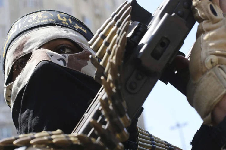 
	Militante jihadista: ataque pode ter partido da coaliza&ccedil;&atilde;o internacional contra o EI
 (Reuters/Ibraheem Abu Mustafa)