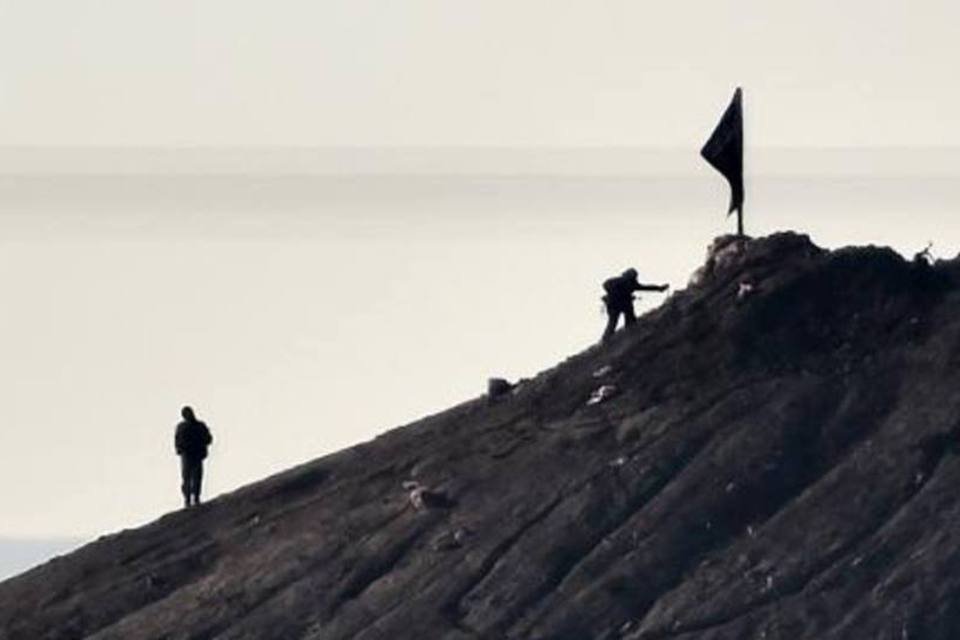 Cidade sitiada pelo Estado Islâmico tem violentos combates