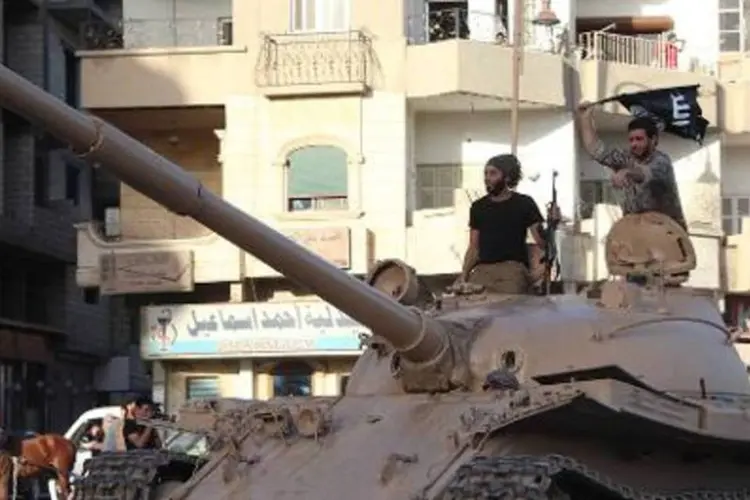 Jihadistas do Estado Islâmico na cidade síria de Raqa (AFP)