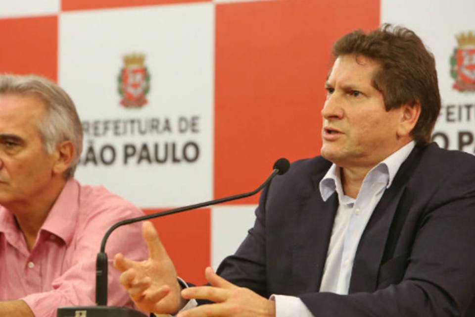 Homens armados invadem ônibus e cortam correias, diz Tatto