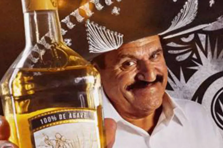 José Valien em propaganda da tequila El Jimador, no papel de "El Bigodon" (Reprodução/Facebook/El Jimador)