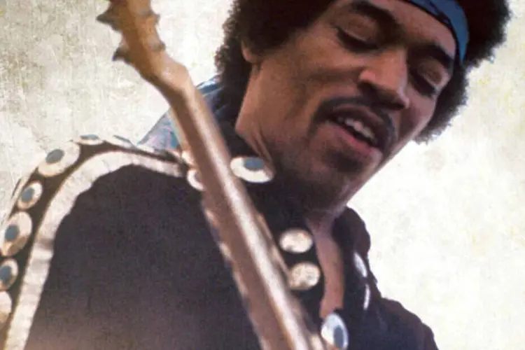 
	Hendrix: &quot;People, Hell And Angels&quot;&nbsp;brinca com elementos novos como uma segunda guitarra, a introdu&ccedil;&atilde;o de teclados e percuss&atilde;o
 (Divulgação)