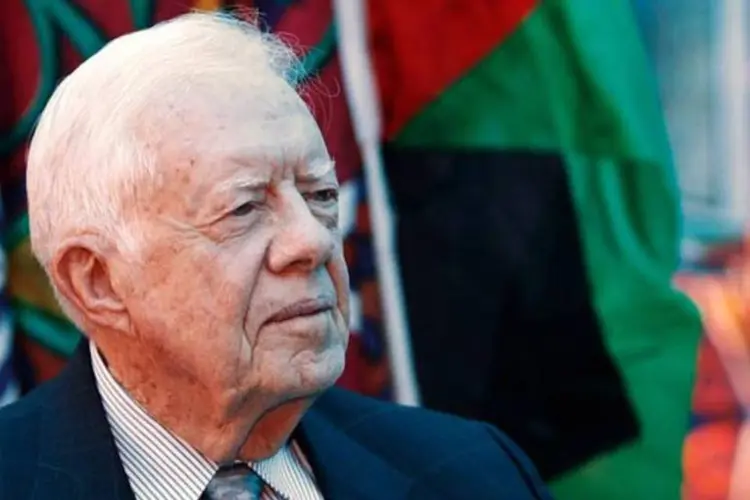 Jimmy Carter se reuniu durante sua visita à Coreia do Norte com o número dois do regime comunista, Kim Yong-nam (Getty Images)