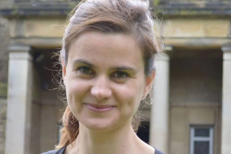
	Jo Cox: a deputada foi esfaqueada e atingida por tiros na quinta-feira da semana passada
 (Divulgação / Facebook Jo Cox)