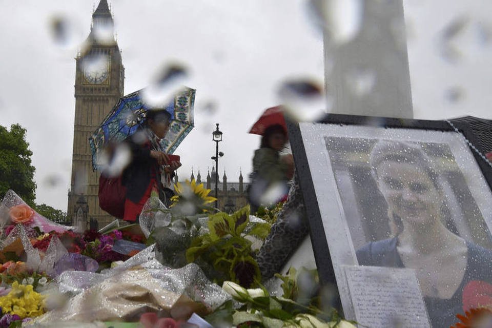 Lembrança de deputada domina fim de campanha britânica
