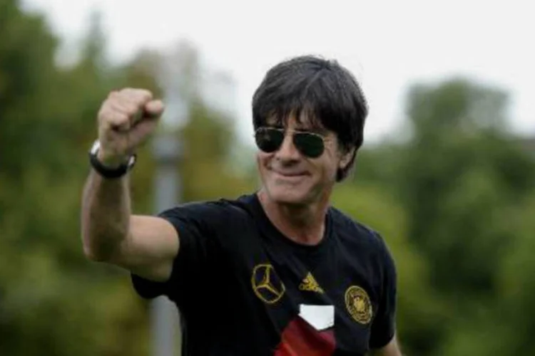 Joachim Löw: "devo agradecer a todos os torcedores na Alemanha. Sem vocês não estaríamos aqui" (Clemens Bilan/AFP)