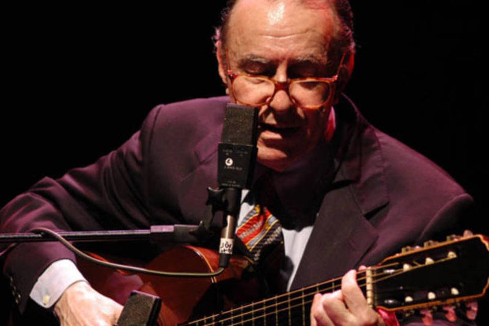 João Gilberto deve fazer shows só em 2012