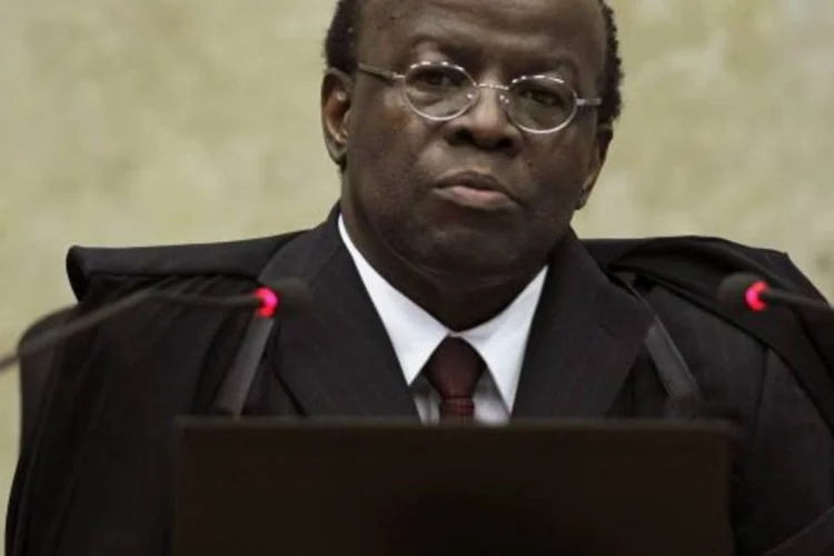 
	Joaquim Barbosa, presidente do STF: pedido de pris&atilde;o autom&aacute;tica foi oferecido pelo Minist&eacute;rio P&uacute;blico Federal (MPF) nas alega&ccedil;&otilde;es finais e na defesa oral em agosto
 (Ueslei Marcelino/Reuters)