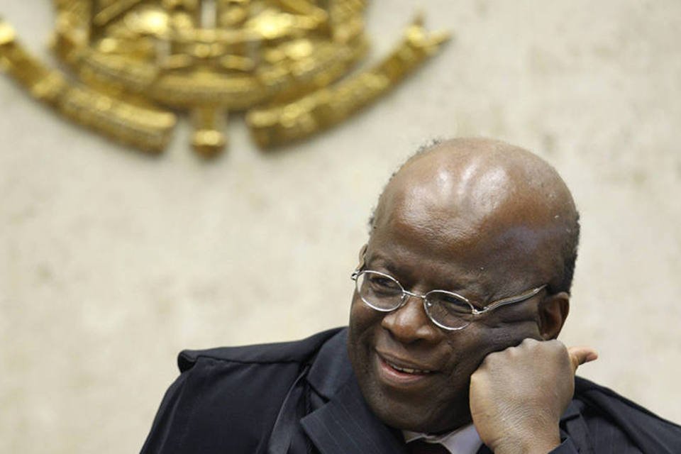 STF não tem poder para reverter impeachment, diz Barbosa
