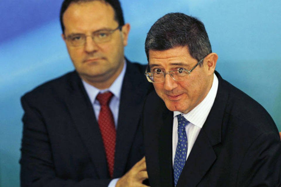 Nelson Barbosa e Joaquim Levy, dois ministros da Fazenda do segundo governo Dilma (Ueslei Marcelino/Reuters)