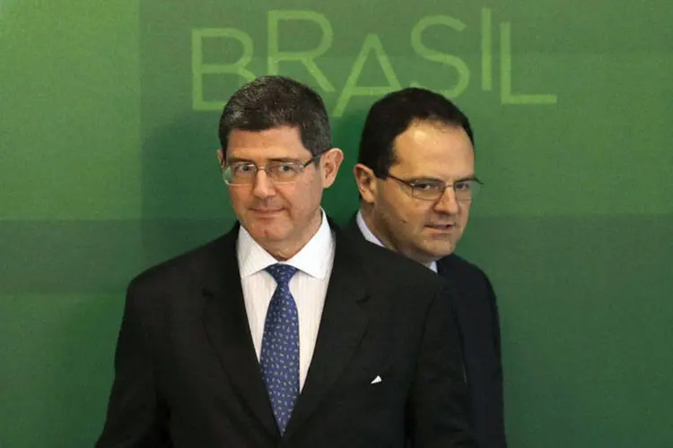 Joaquim Levy e Nelson Barbosa durante entrevista coletiva para o anúncio da nova equipe econômica (Ueslei Marcelino/Reuters)