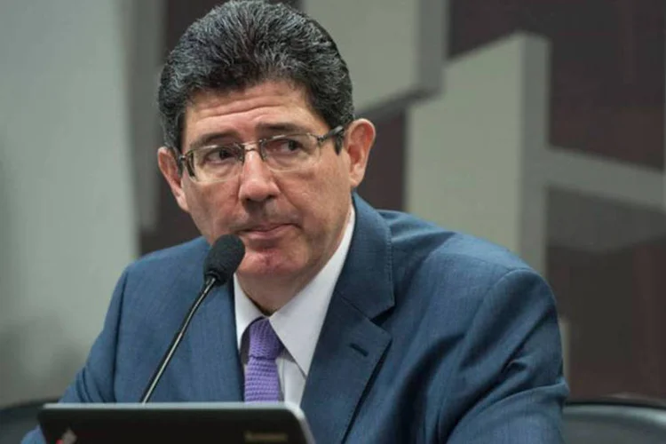 
	Joaquim Levy: o ministro ressaltou que o BNDES vai atuar junto ao mercado de capitais para aperfei&ccedil;oar a participa&ccedil;&atilde;o do setor privado
 (Marcelo Camargo/Agência Brasil)
