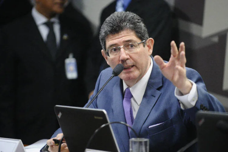 
	O ministro da Fazenda Joaquim Levy: pode faltar dinheiro para a pol&iacute;tica de reajuste do sal&aacute;rio m&iacute;nimo, segundo estudo
 (Edilson Rodrigues/Agência Senado/Fotos Públicas)