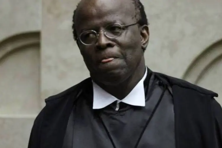 
	Joaquim Barbosa: durante a sess&atilde;o, o presidente da Corte pediu aos ministros a libera&ccedil;&atilde;o dos votos para que o ac&oacute;rd&atilde;o seja publicado com rapidez
 (Ueslei Marcelino/Reuters)